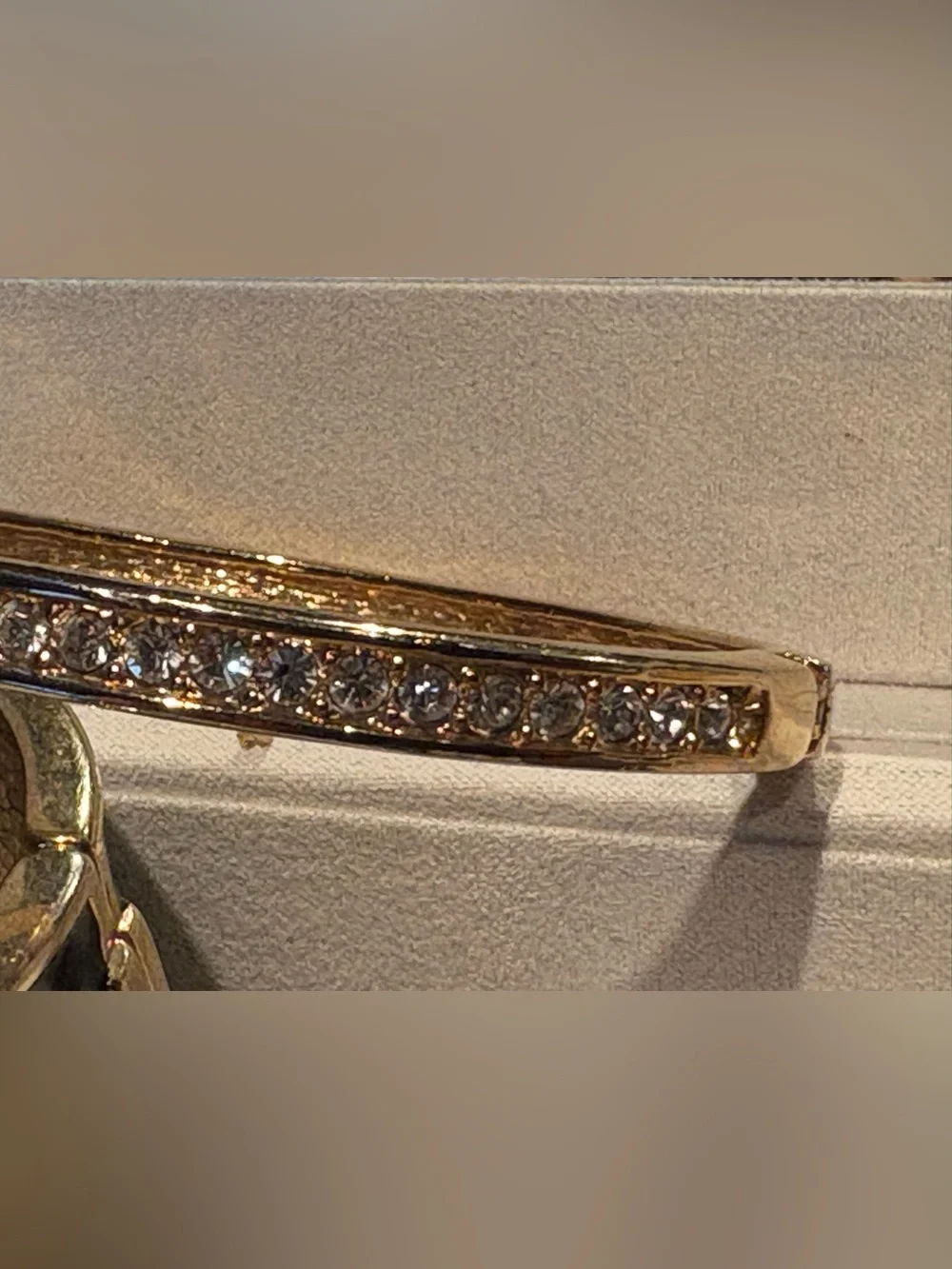 Vintage Roman Gold Crystal Rhinestone Hinged Bangle Bracelet 2 3/8” Gorgeous